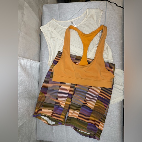 3 piece Fabletics bundle - Picture 13 of 14